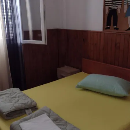 Ana Gradina -